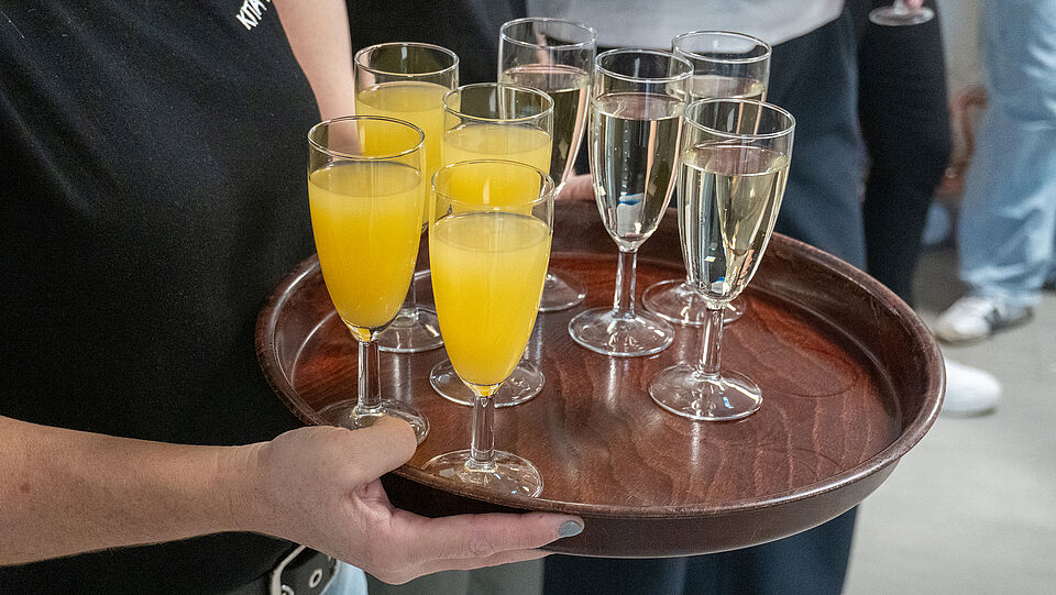 Für die Gäste gab es Sekt und O-Saft zum Anstoßen.
