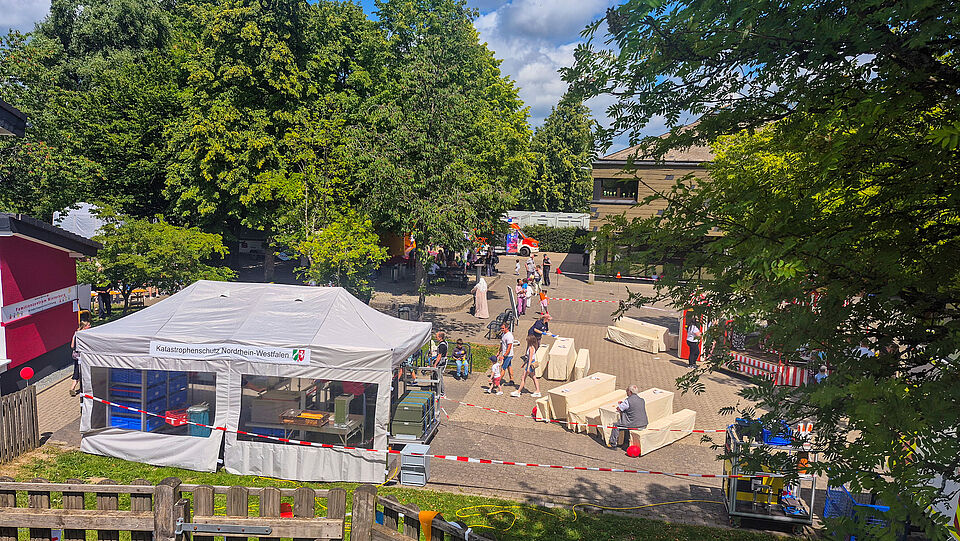 Der Festplatz mit dem Zelt des DRK-Katastrophenschutzes